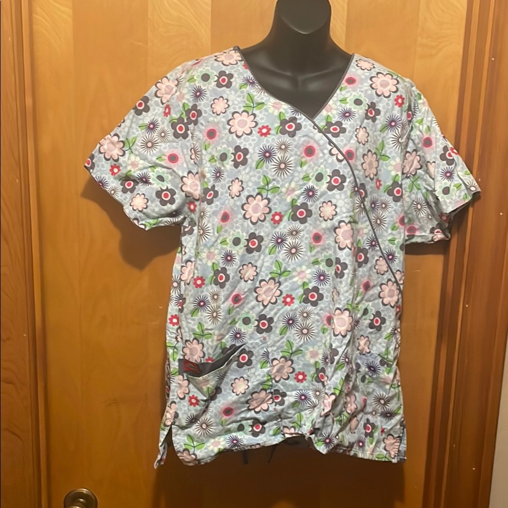Scrub top Floral Print. M2